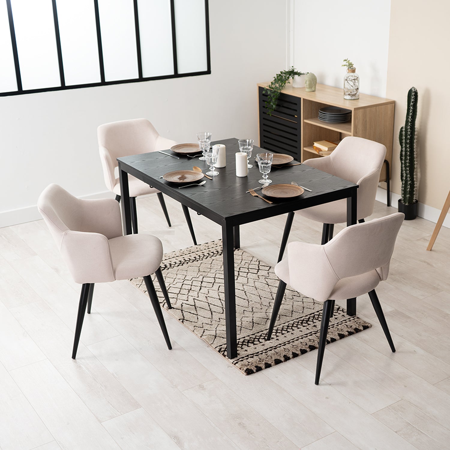 Conjunto de 4 sillones de comedor escandinavo con reposabrazos de tela beige - Akanji