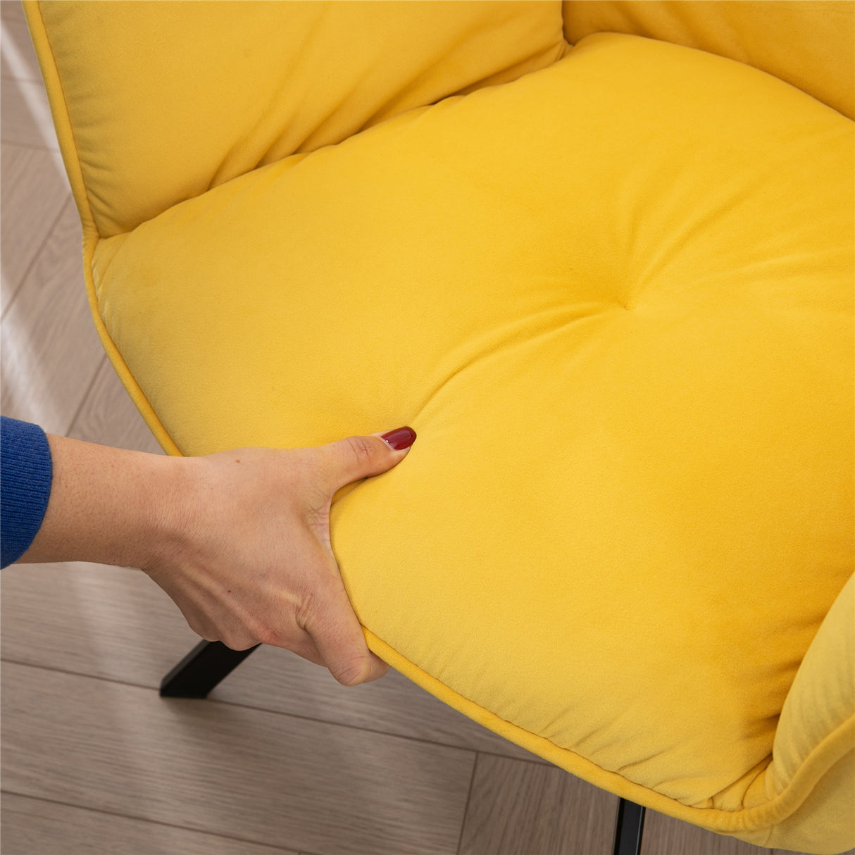 Conjunto de 4 cómodas sillas de comedor con reposabrazos de tela y ante amarillo - CALF SUEDE+YELLOW