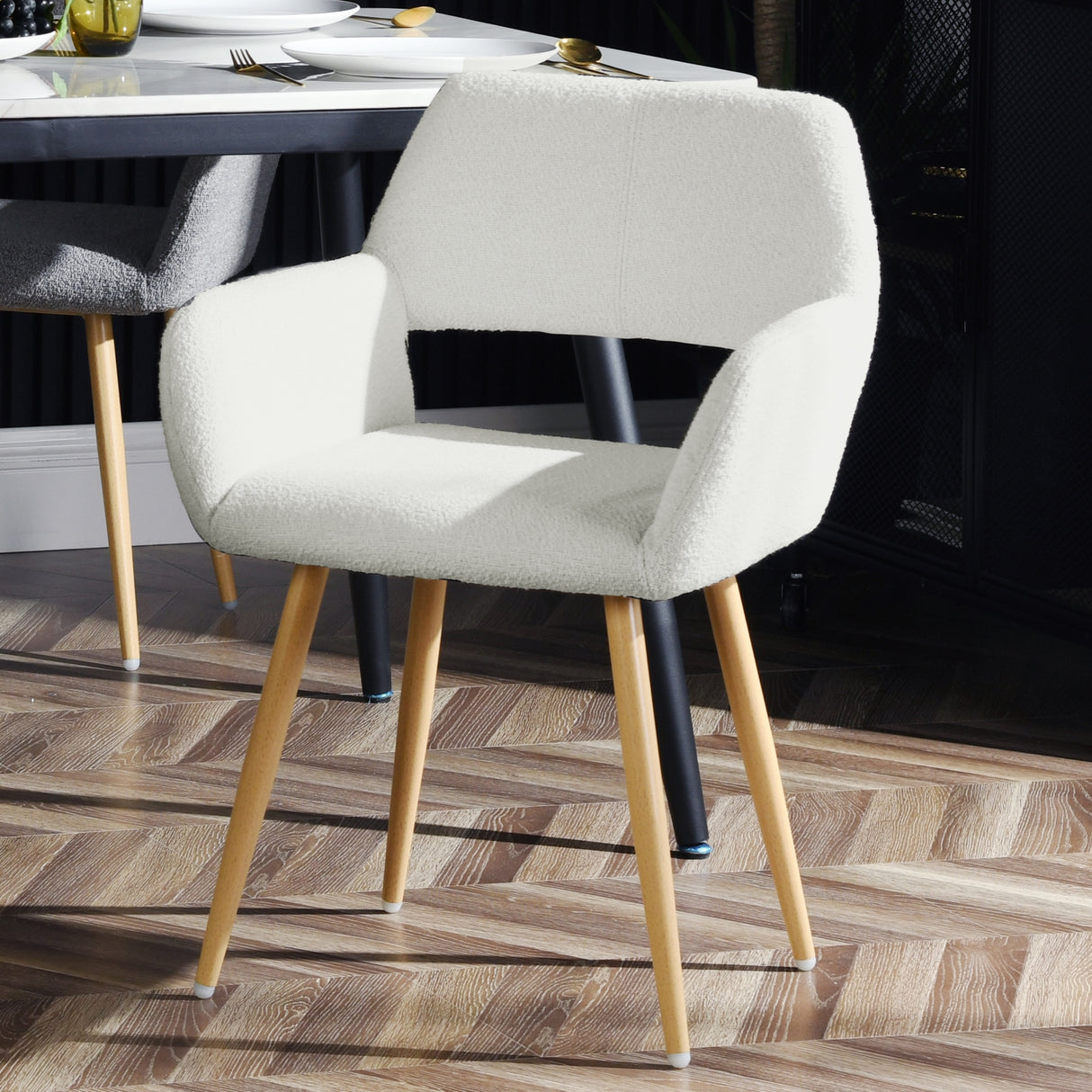 Lot de 2 chaises de salle à manger scandinaves avec accoudoirs en tissu bouclette beige - CROMWELL BOUCLE BEIGE