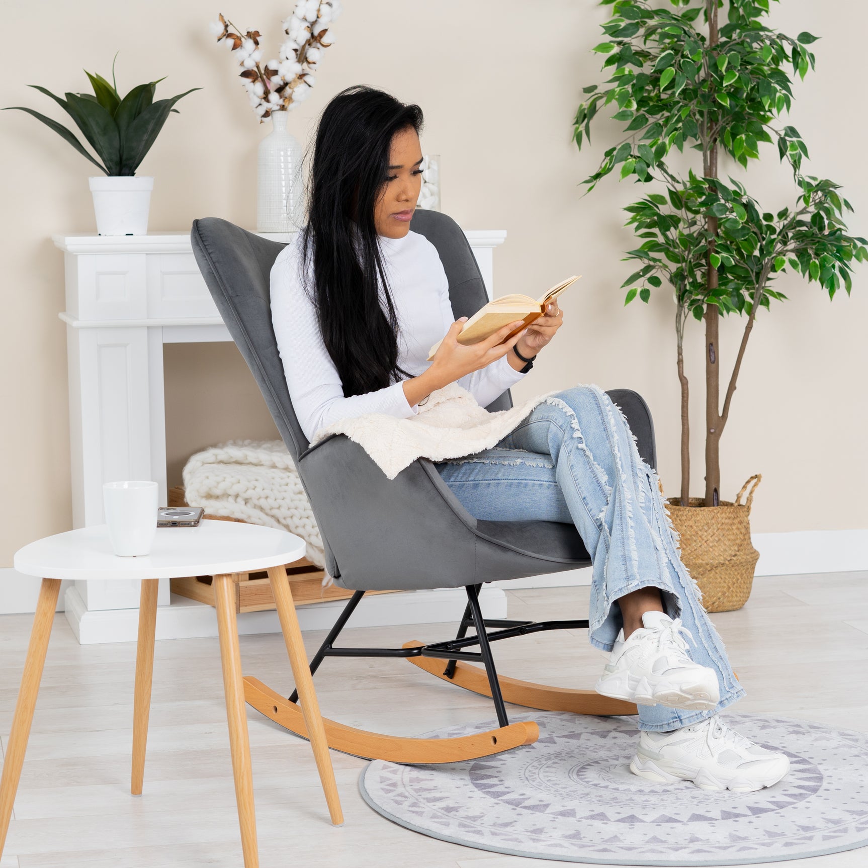 Scandinavian breastfeeding armchair with padded gray velvet armrests - Epping