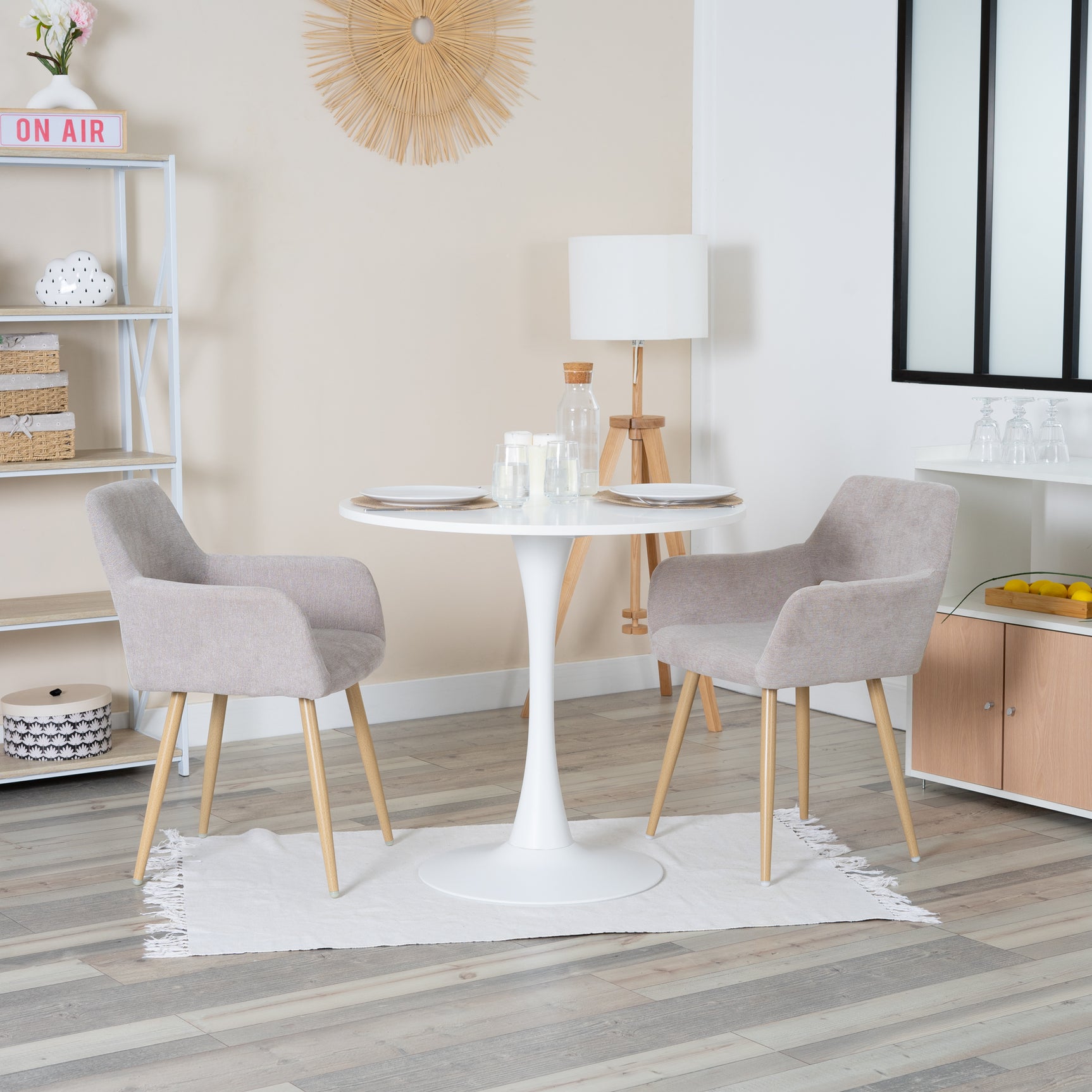 Conjunto de 2 sillones de comedor escandinavos con reposabrazos en tela beige - CROMWELL