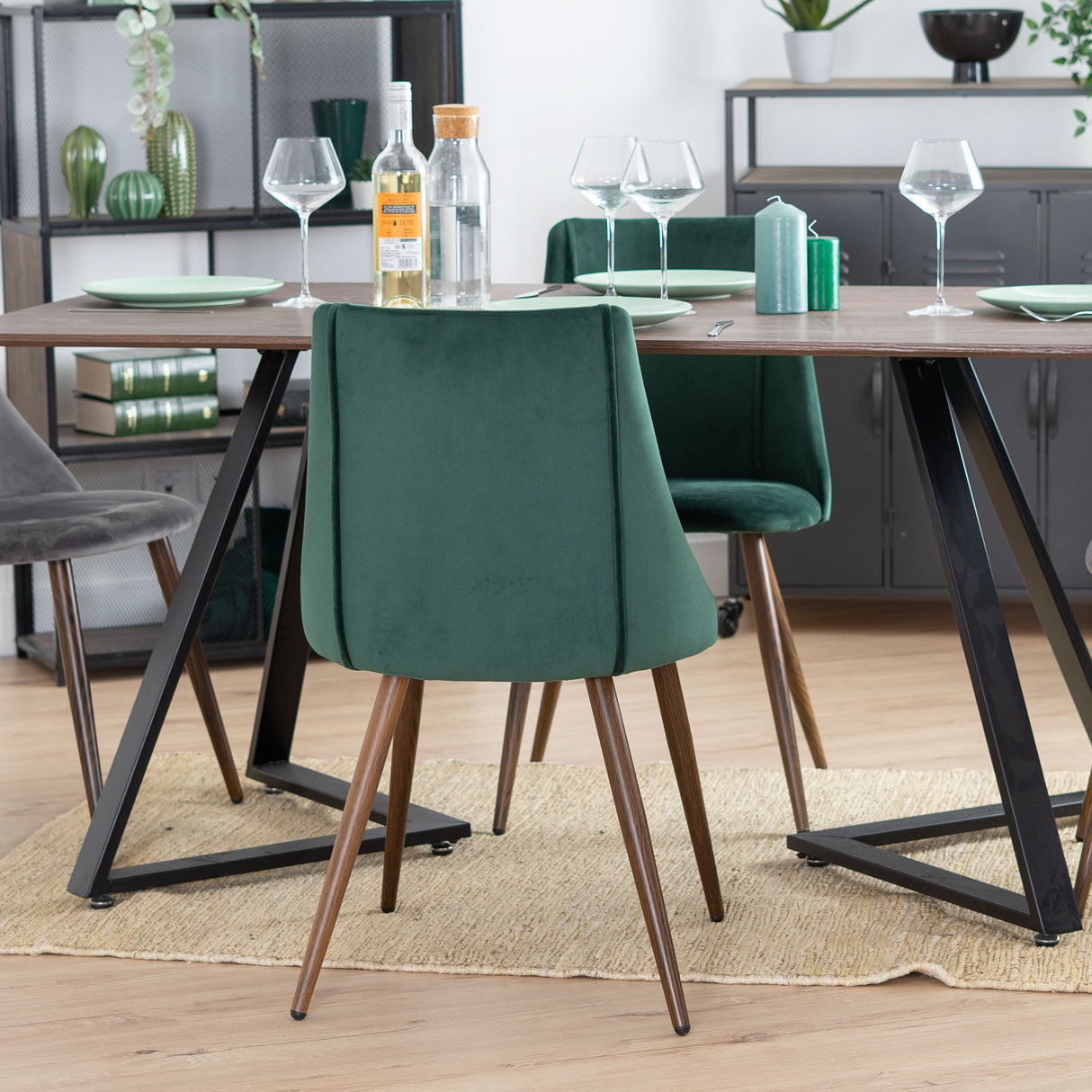 Lot de 2 chaises de salle à manger rétro en tissu vert foncé, assise rembourrée, pieds en métal imitation bois foncé, SMEG TIAANIUM 32MM