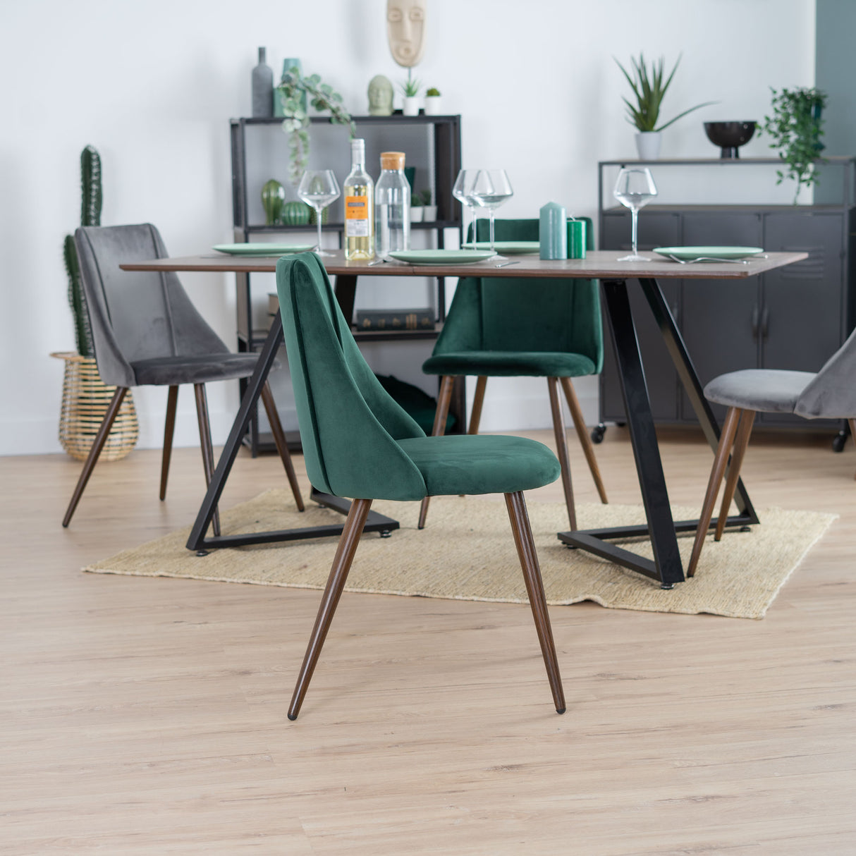 Lot de 2 chaises de salle à manger rétro en tissu vert foncé, assise rembourrée, pieds en métal imitation bois foncé, SMEG TIAANIUM 32MM