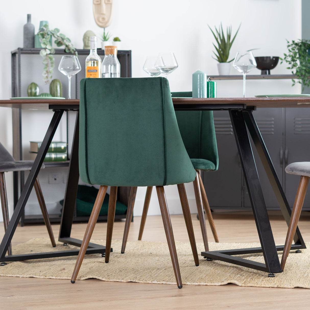 Lot de 2 chaises de salle à manger rétro en tissu vert foncé, assise rembourrée, pieds en métal imitation bois foncé, SMEG TIAANIUM 32MM