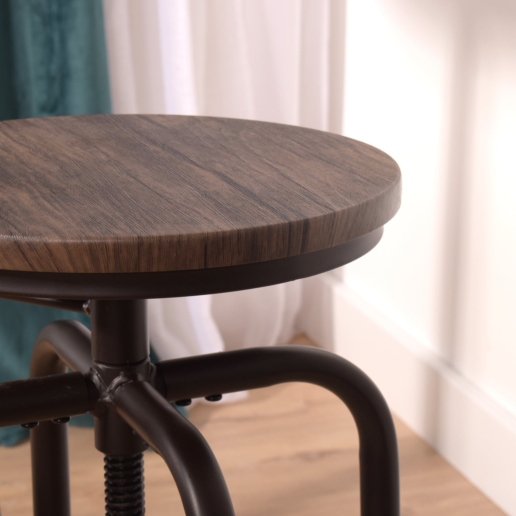 Lot de 2 tabourets de bar industriels avec pieds en métal, assise en bois pivotante à 360°, hauteur réglable avec repose-pieds - ANACLETUS WALNUT