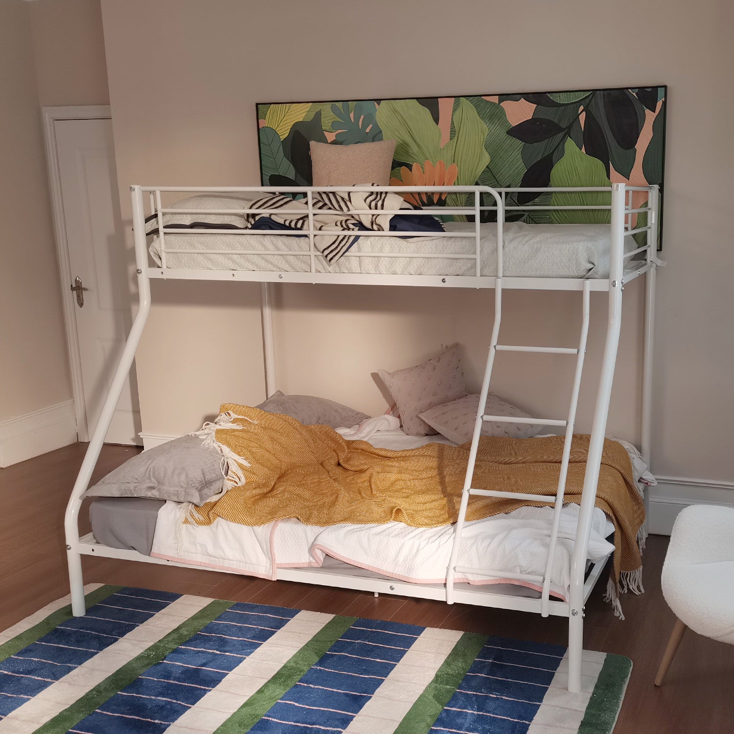 3-seater, 2-story bunk bed in white metal with ladder 140x190cm and 90x190cm (mattress not included) - JAZZ