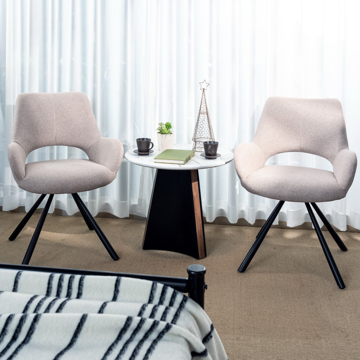 Set di 2 sedie per sala da pranzo moderne in tessuto marrone, gambe in metallo nero - BETH FABRIC LIGHT BROWN