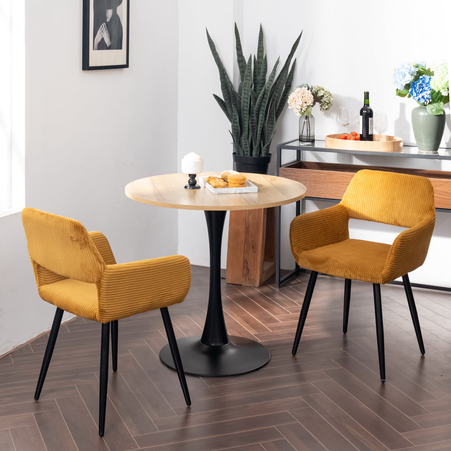 Set di 2 poltrone da pranzo scandinave con braccioli in velluto a coste giallo zafferano - CROMWELL CORDUROY