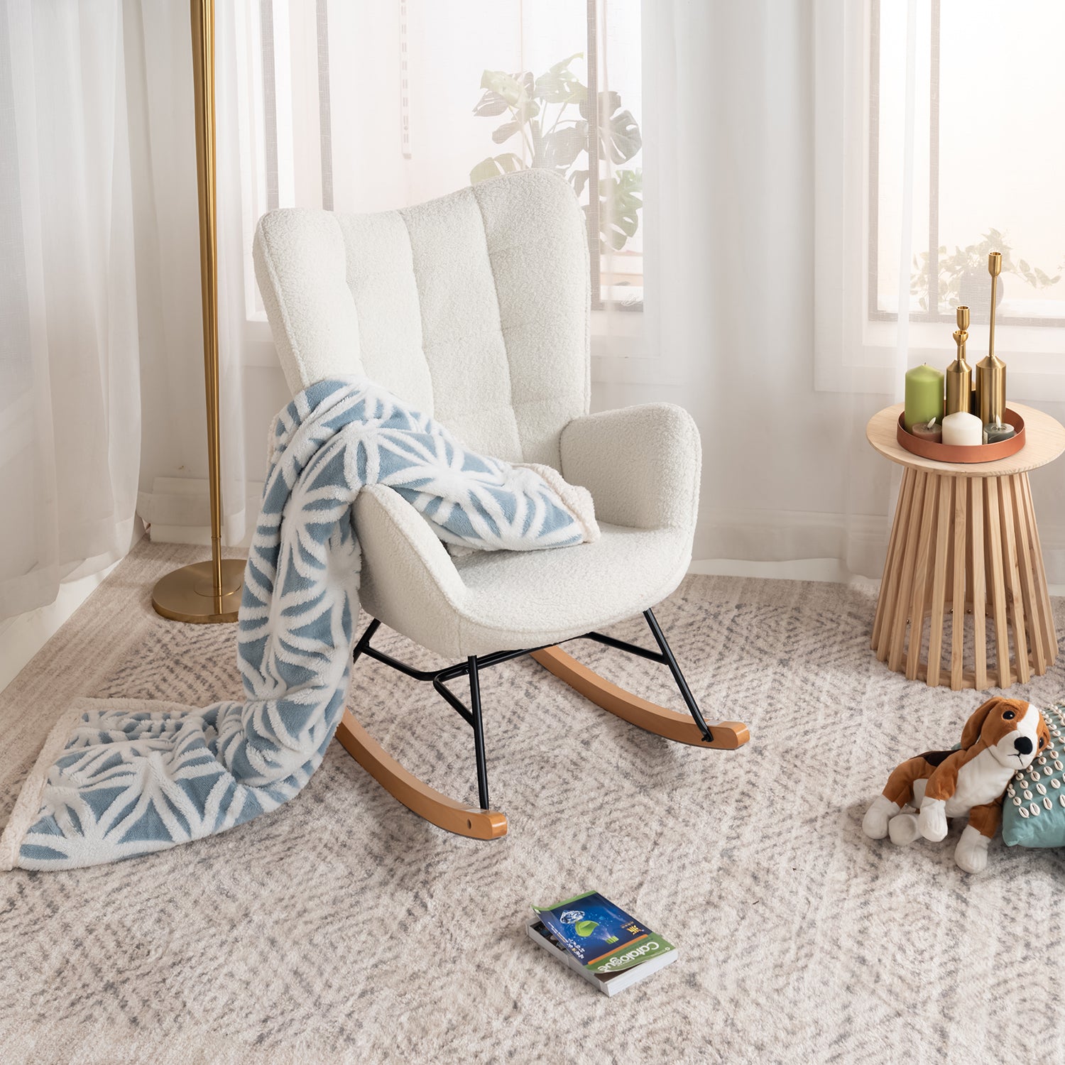 Fauteuil à bascule allaitement scandinave avec accoudoirs en tissu mouton boulette beige à surpiqûres - FUNKEL