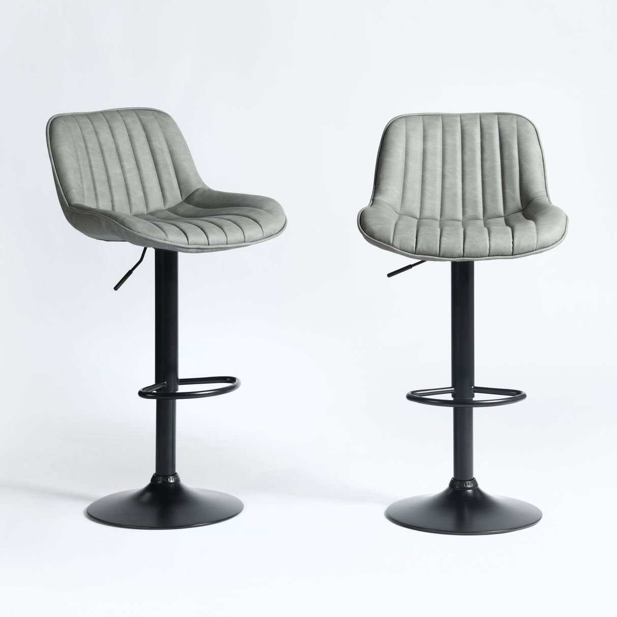 Lot de 2 tabourets de bar pivotants 360°, réglables en hauteur, similicuir PU gris vintage avec dossier et repose-pieds, base en métal noir  - TACELS GREY 2PCS