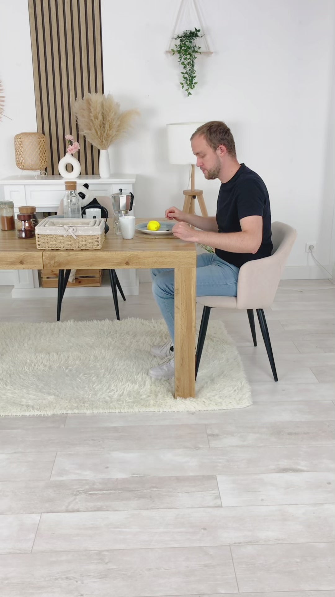 Set di 2 poltrone per sala da pranzo scandinava con braccioli in tessuto beige - Akanji