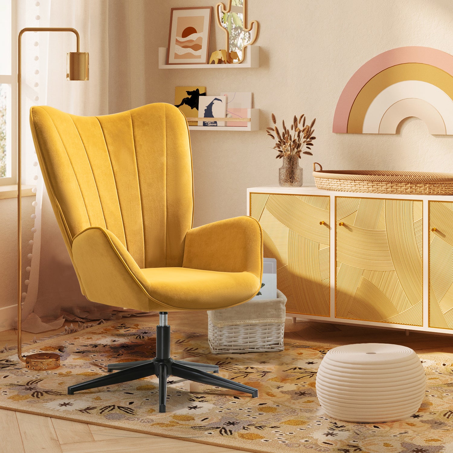 Chaise de relaxation, fauteuil de salon avec accoudoirs, pivotant à 360 degrés, en tissu jaune, pieds en métal noir - LINDELOF TURMERIC