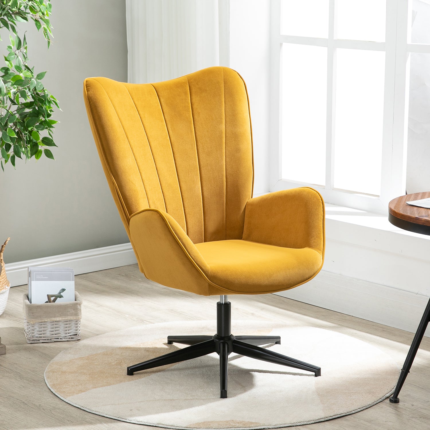 Chaise de relaxation, fauteuil de salon avec accoudoirs, pivotant à 360 degrés, en tissu jaune, pieds en métal noir - LINDELOF TURMERIC