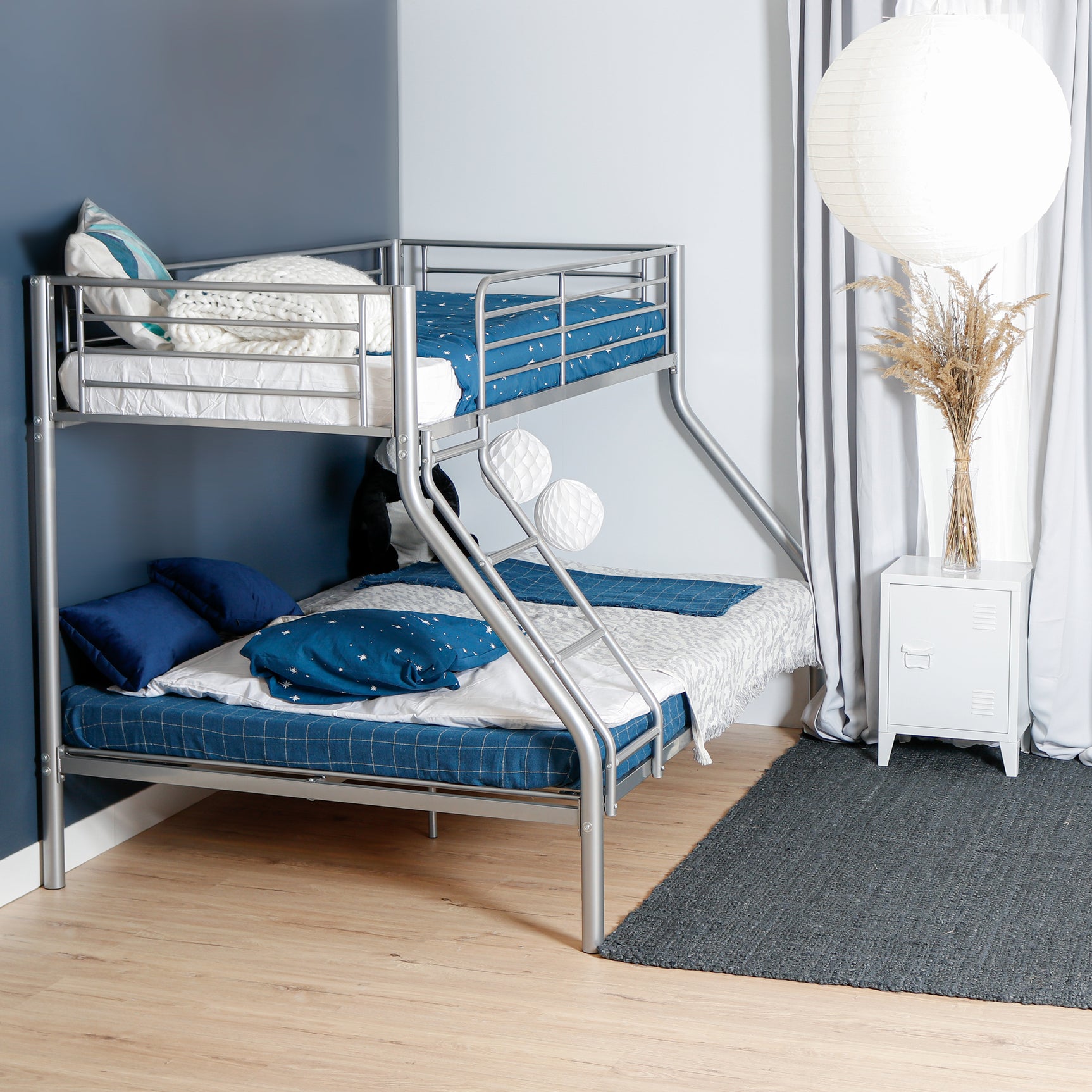 3-seater, 2-story bunk bed in silver metal with ladder 140x190cm and 90x190cm (mattress not included) - JAZZ