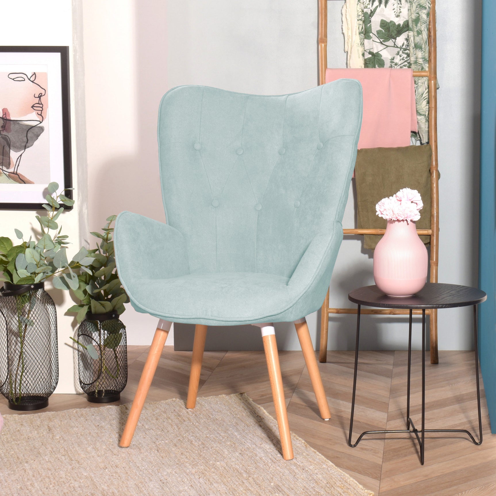 Fauteuil scandinave avec accoudoirs en tissu vert d'eau capitonné - KAS